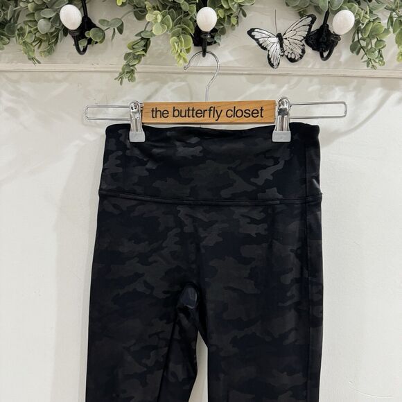 Spanx Black Shiny Camo Printed Small Leggings Slimming - Picture 4 of 4